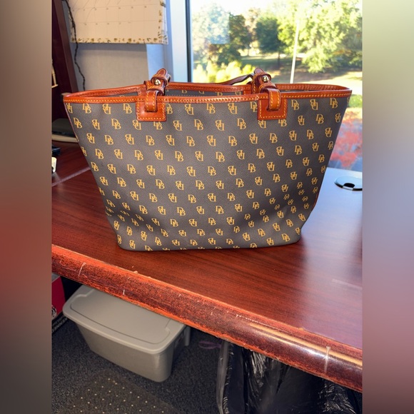 Dooney Burke handbag - Picture 2 of 4